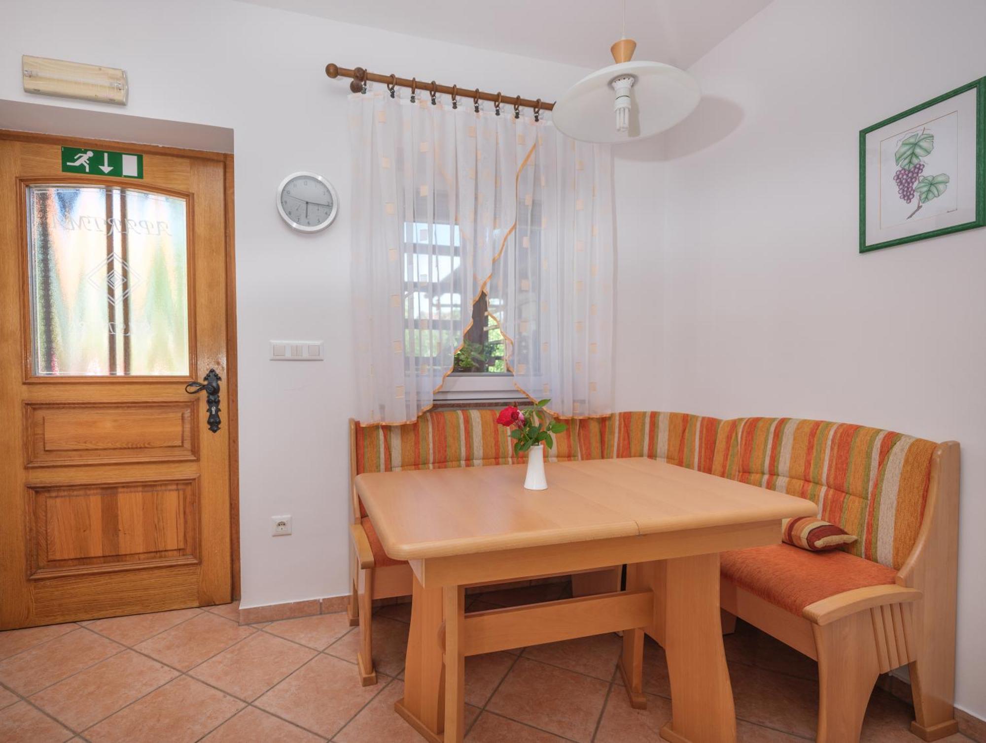Apartments Suster Stari Trg ob Kolpi الغرفة الصورة