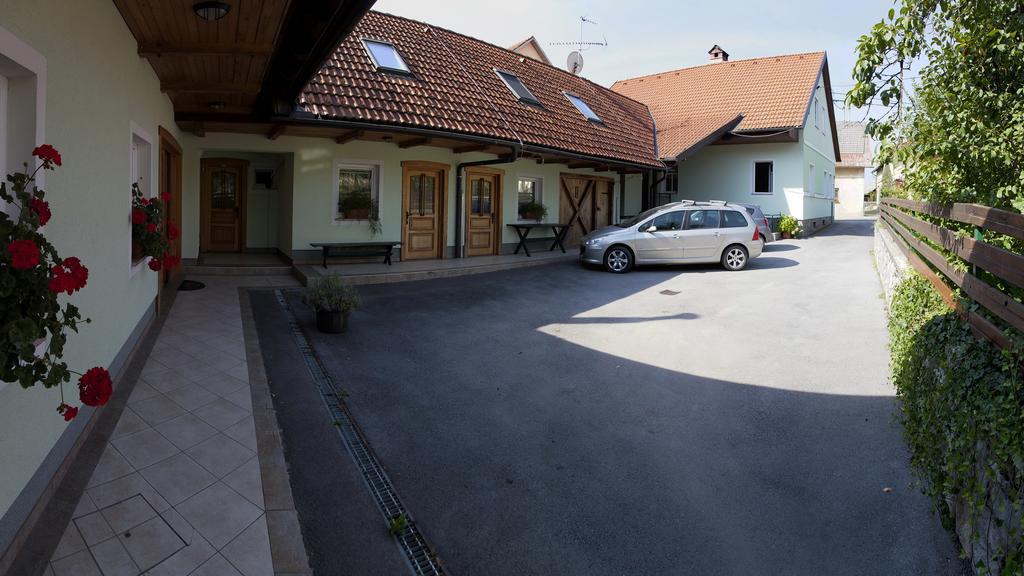 Apartments Suster Stari Trg ob Kolpi المظهر الخارجي الصورة